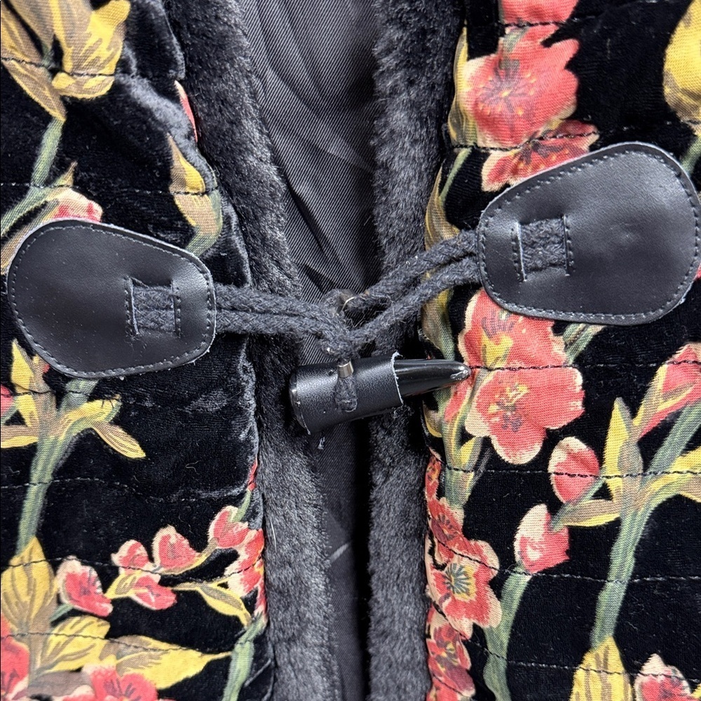JayLey Collection Elegant Black Floral Women's Gilet  70% Silk 30% polyester - Picture 3 of 8